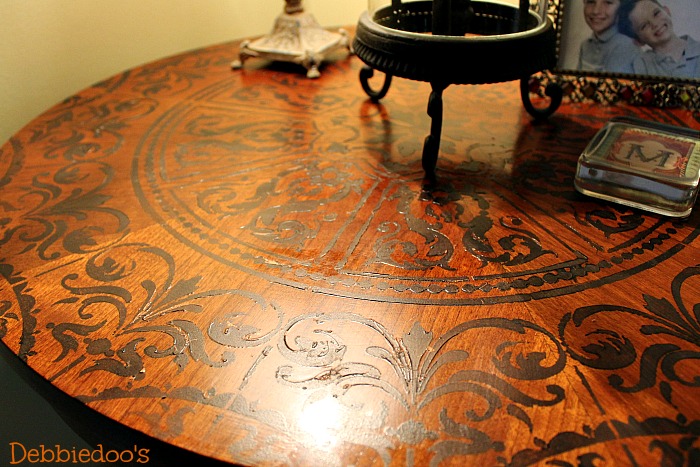 stenciled table top 003