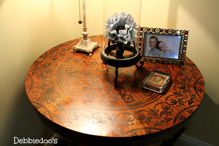 stenciled table top 010
