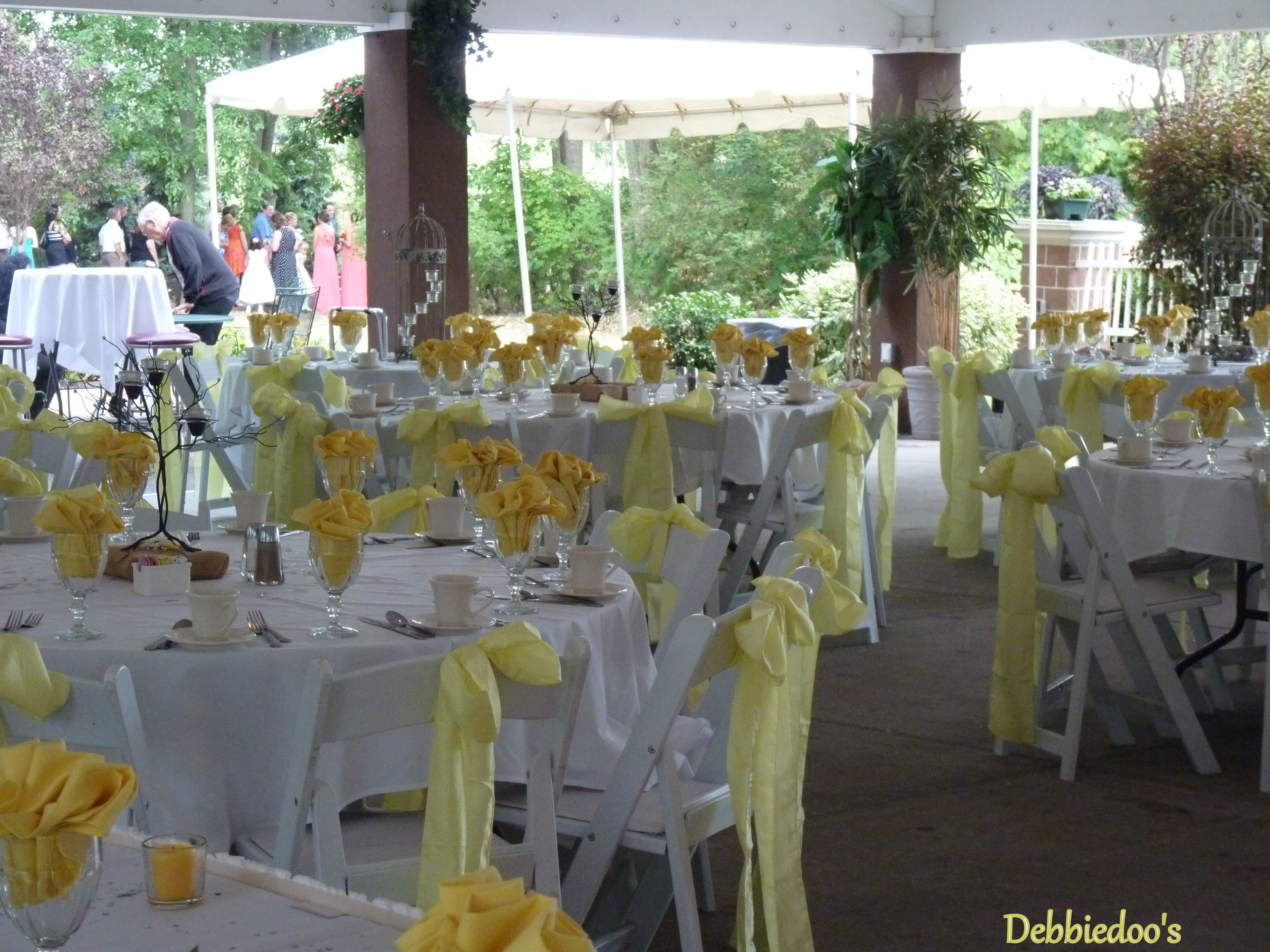 Crisp white and yellow table setting