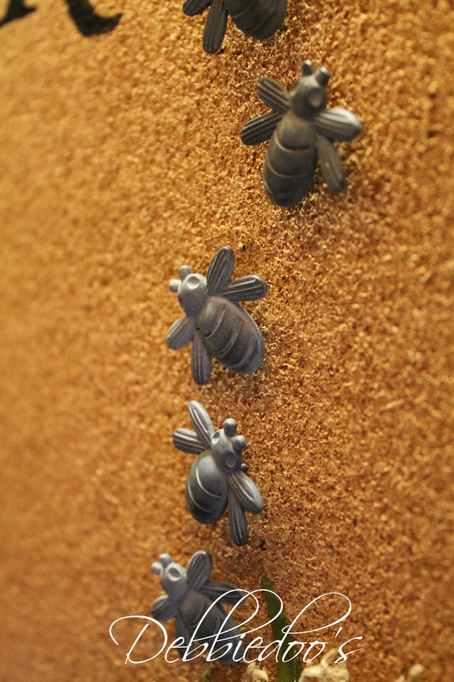 French bees on a memo board