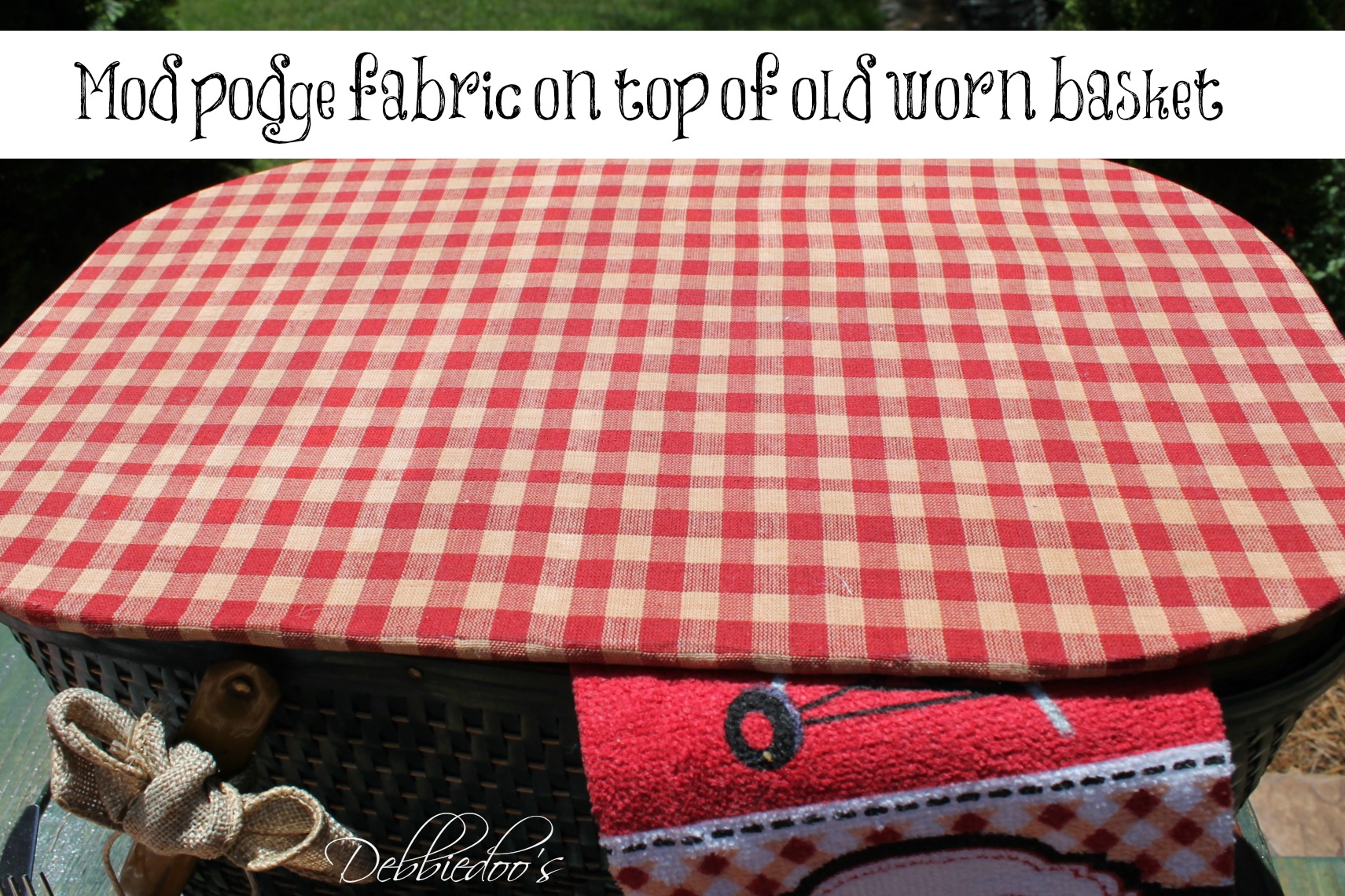 picnic on the patio with a repurposed vintage picnic basket mod podge on top of old worn picnic basket with fabric