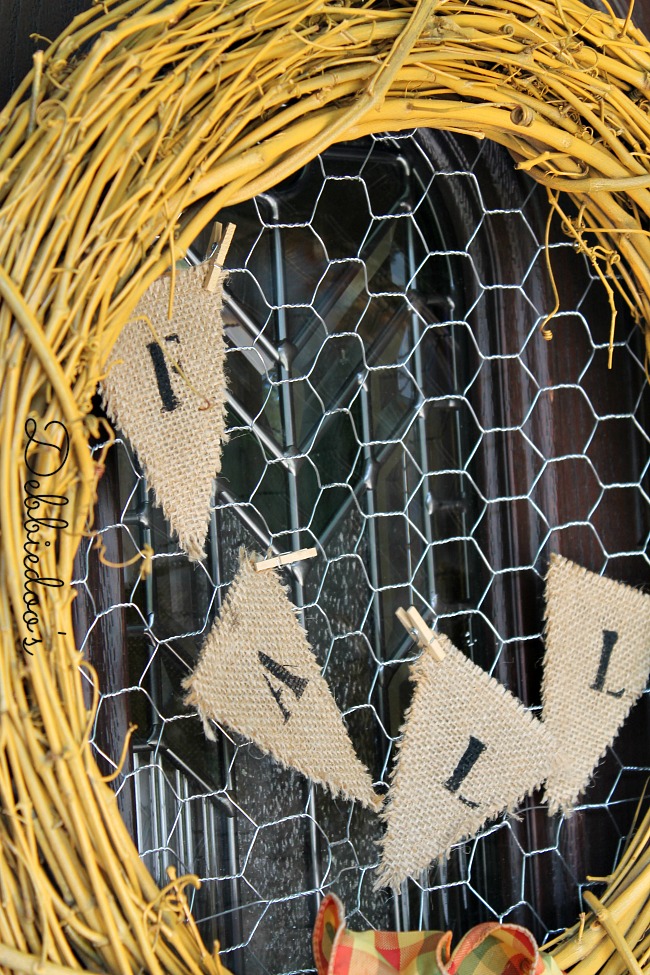 Fall wreath with chicken wire 010
