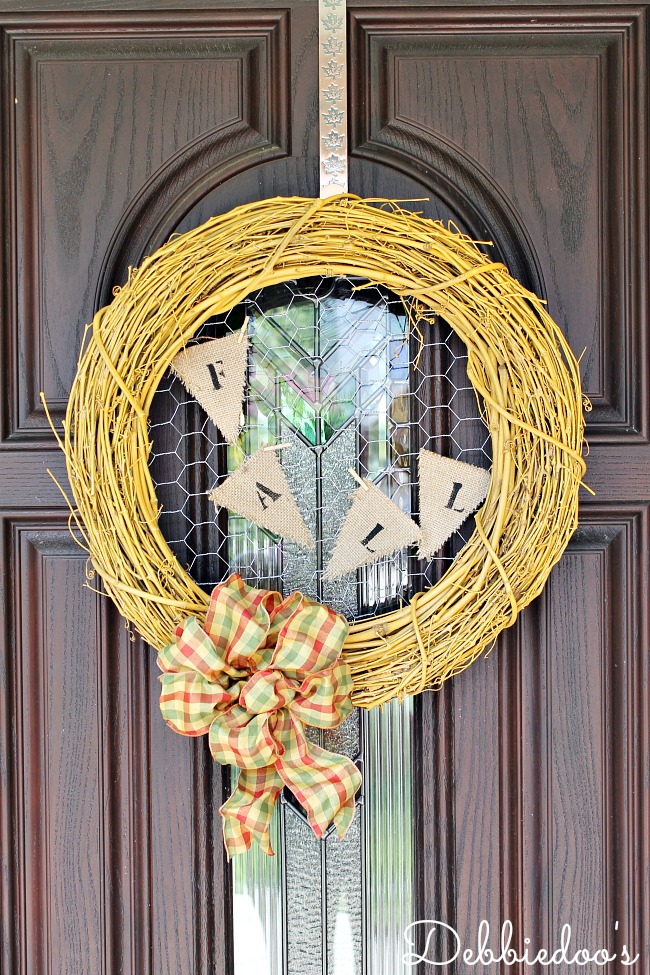 Fall wreath with chicken wire 013