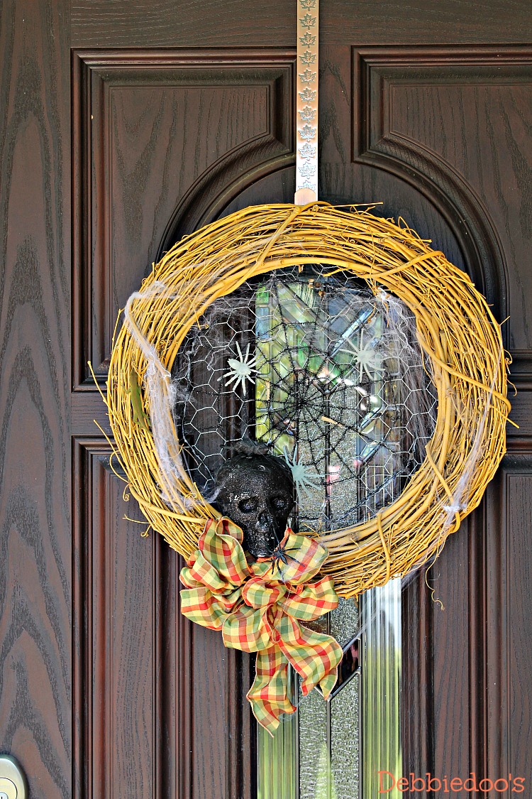 Halloween wreath with skulls and mice from dollar tree