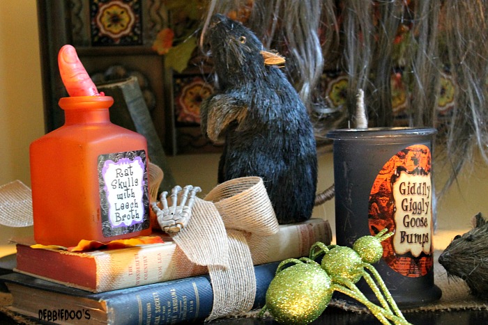 Halloween porch and mantel 086