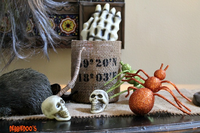 Halloween porch and mantel 088