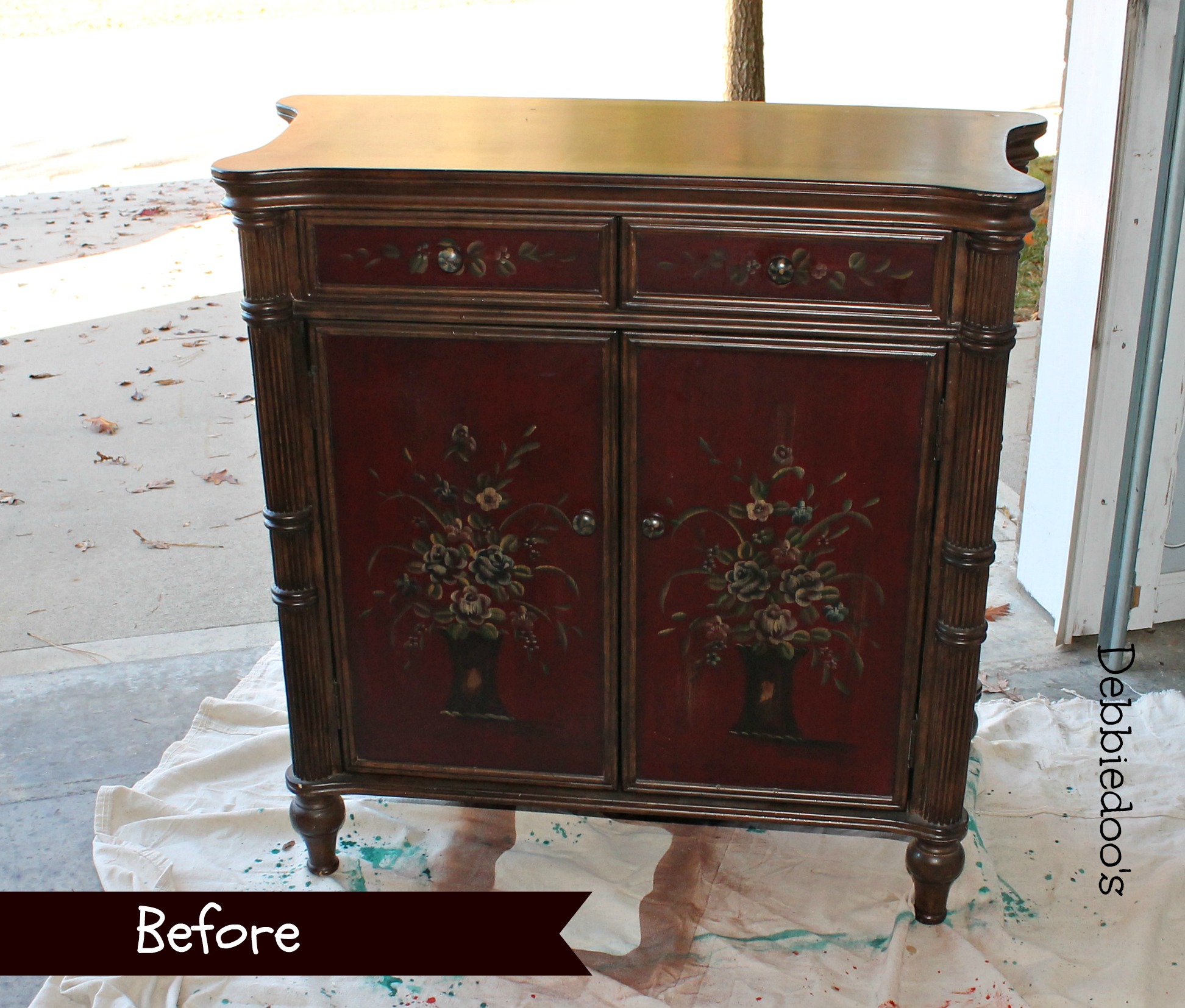 before -and- after -sideboard -with -decoart -Americana- chalky- paint