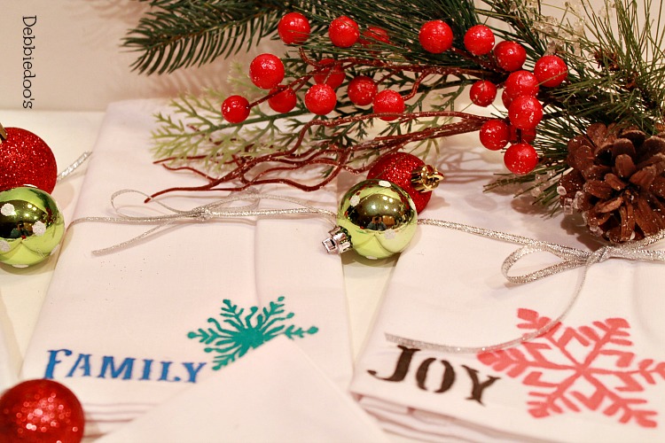 diy-holiday-napkins-with-fabric-markers-012