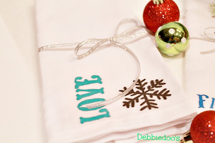 diy-holiday-napkins-with-fabric-markers-015