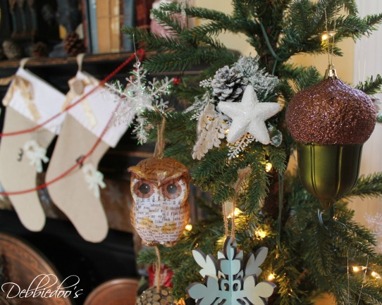 mantel and tree for Christmas 036