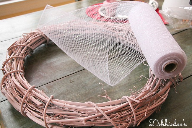 mesh wreath for Valentine's day 005