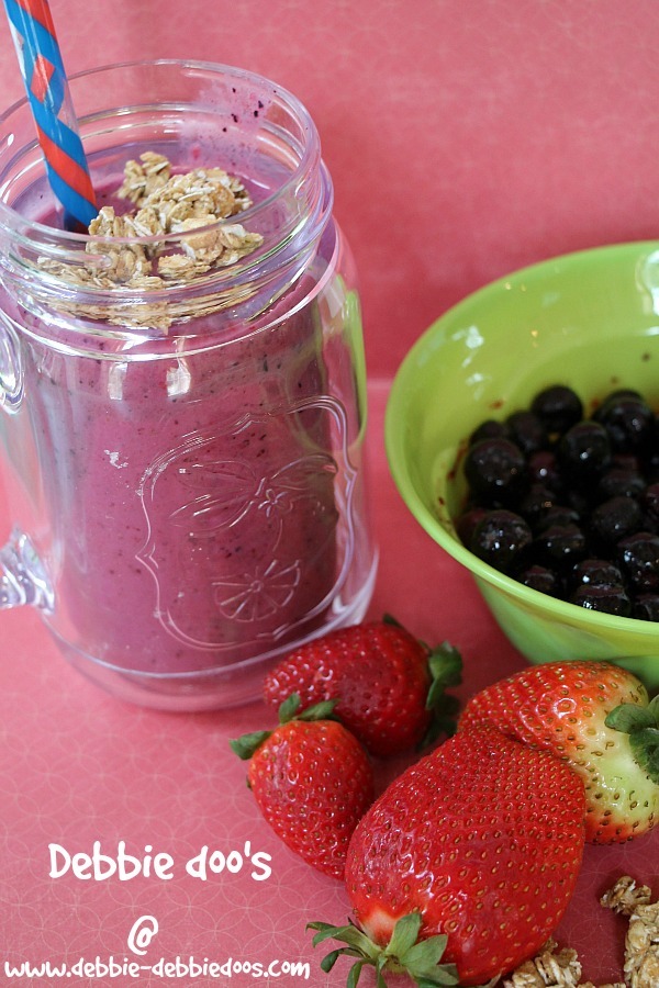 How to make a smoothie with Carnation Breakfast essentials