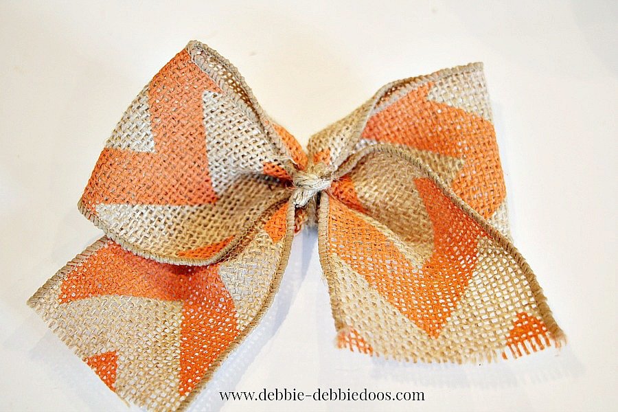 How To Make A Burlap Bow In Less Than 1 Minute