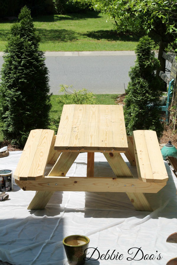 staining a picnic table