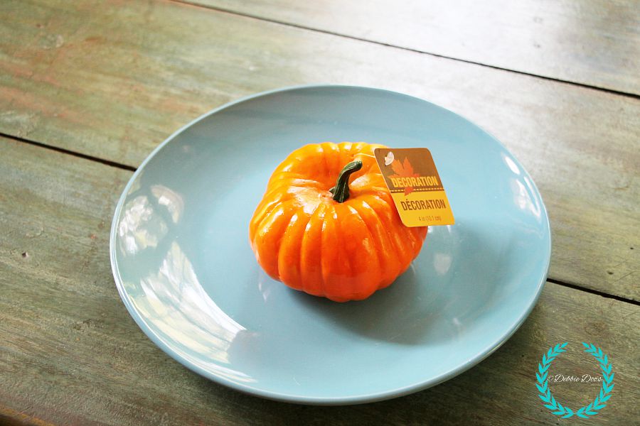 dollar tree plate and pumpkin