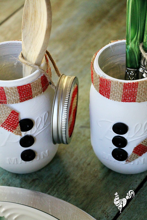 Mason jar Christmas gift ideas and painting mason jars with chalky paint