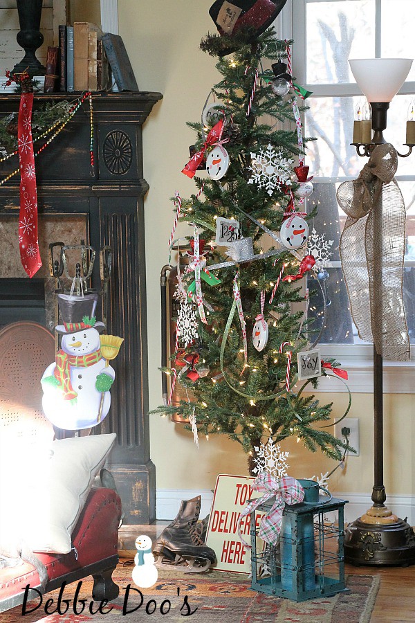 Snowman-tree-decorating-ideas-from-the-Dollar-tree