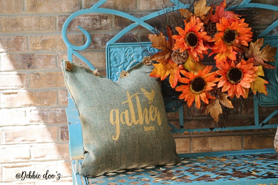 Burlap fall no sew pillow idea by Debbiedoo's with gather here stencil design