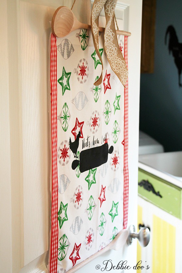 How to make a Christmas wall or door hanger