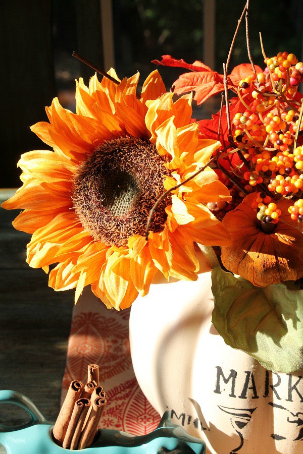 farmhouse-pumpkin-with-sunflowers