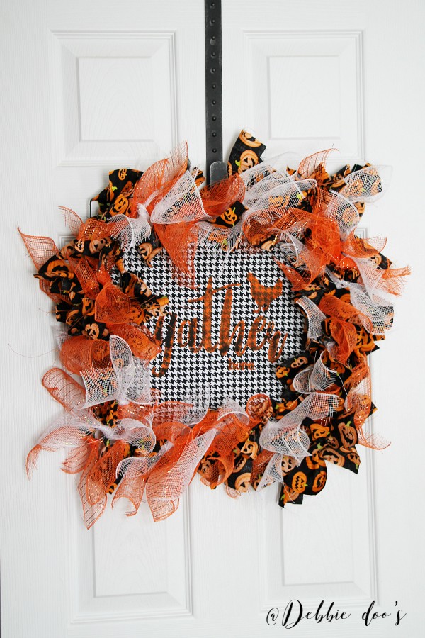 fun-and-festive-fallhalloween-wreath-idea