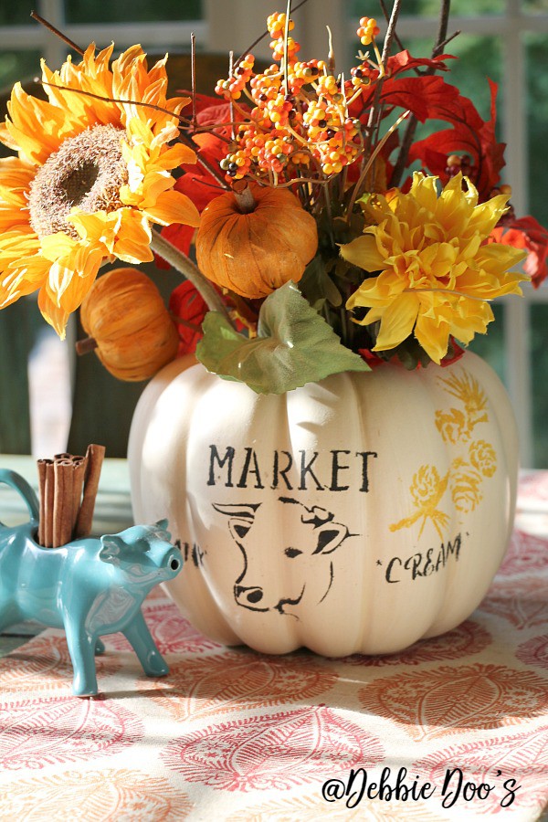 pumpkin-centerpiece-with-cow-stencil-design-by-debbie-doos