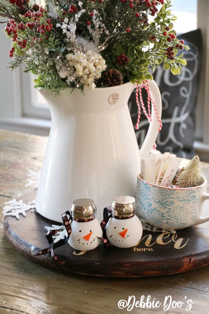 dollar-christmas-crafts-cute-snowmen-salt-and-pepper-shakers-you-can-make-in-a-jiffy
