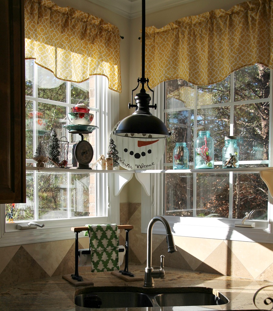 country-christmas-kitchen-decorating-ideas-by-debbiedoos
