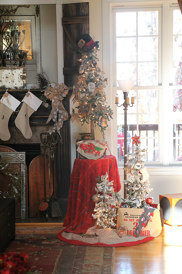 Rustic and Warm Christmas decorating in the family room