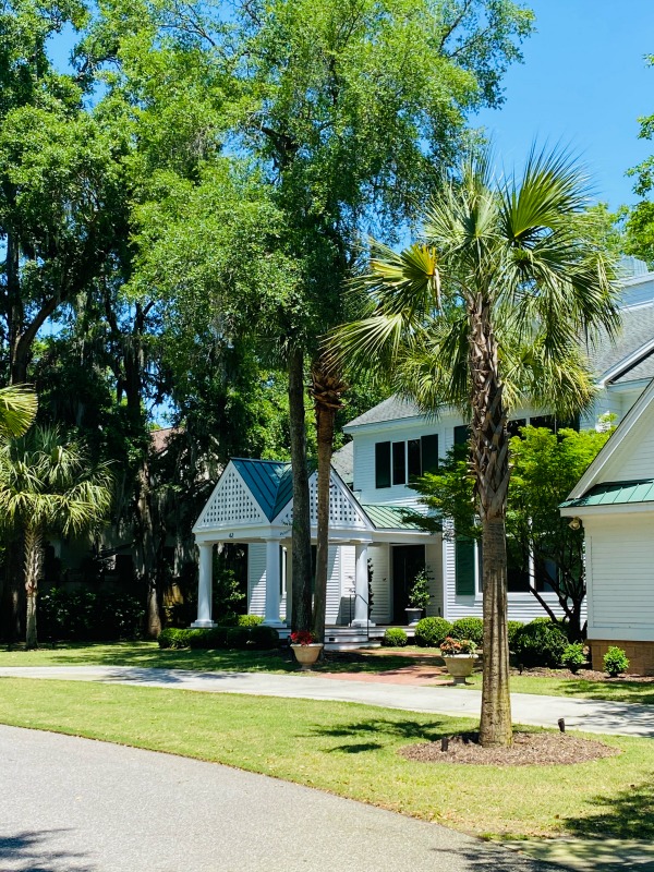 Country club golf course community in James Island